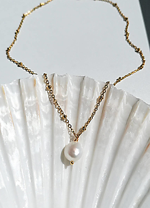 Náhrdelníky - Selene - retiazka s bielou barokovou perlou - 15786253_