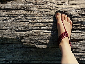 Ponožky, pančuchy, obuv - Barefoot sandále Bordové (Líščí úväz) - 15786982_