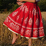 Sukienka Biely folklór na červenej