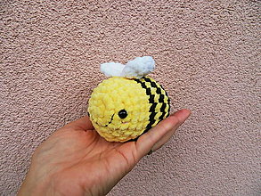 Hračky - Milá mäkučká včielka :-) - 15789900_