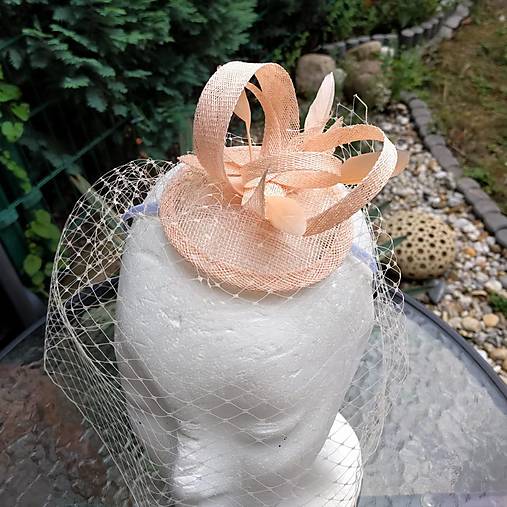 Ozdoby do vlasov - Peach Fascinator Sinamay - 15791072_