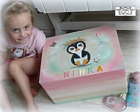 Maľovaná truhlica s údajmi bábätka "Tučniak"