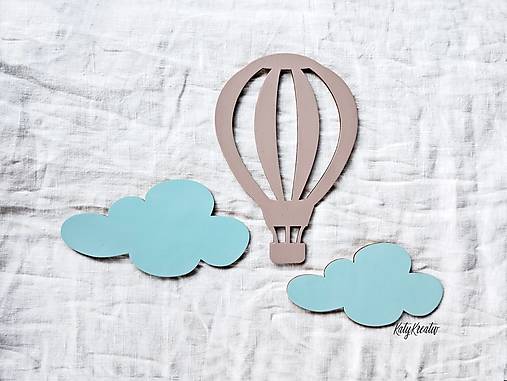 Lietajúci balón s oblakmi