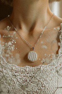Sady šperkov - Ľanový set - Béžový pásik (Set s retiazkou z chirugickej ocele (prívesok + náušnice)) - 15796789_