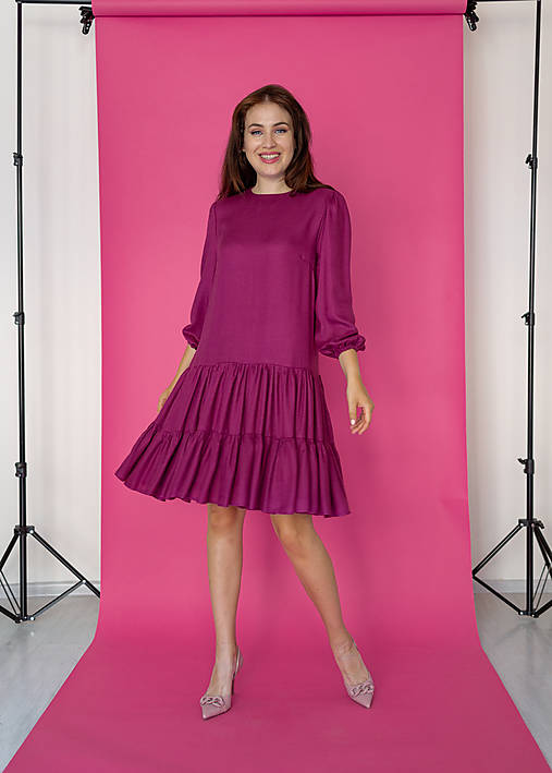 Viskózové purpurové áčkové fialové šaty s volánmi