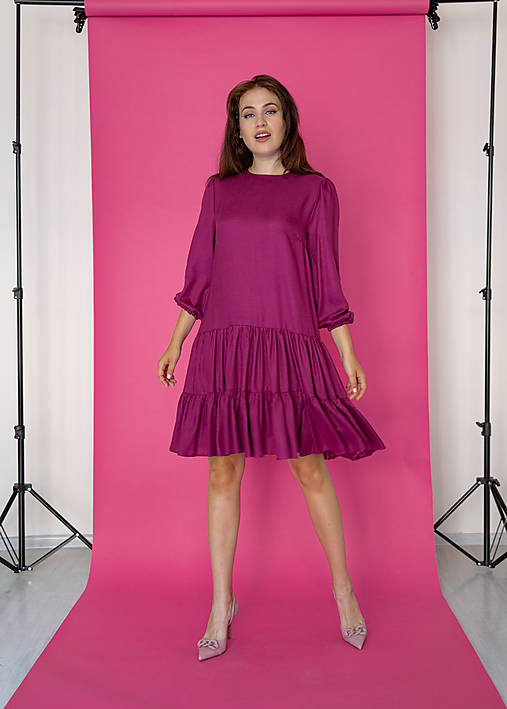 Viskózové purpurové áčkové fialové šaty s volánmi