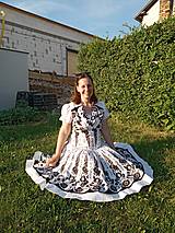 Šaty - Šaty čierno - biele s kvetinami - 15803686_