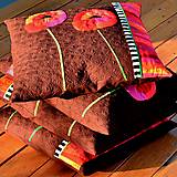 Úžitkový textil - Patchworkový polštář – vlčí máky v negativu - 15803424_