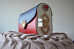 Kabelky - Kožená kabelka Zuzička červeno-modrá (Červená s modrou chlopňou) - 15807128_
