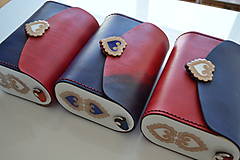Kabelky - Kožená kabelka Zuzička červeno-modrá (Červená s modrou chlopňou) - 15807154_