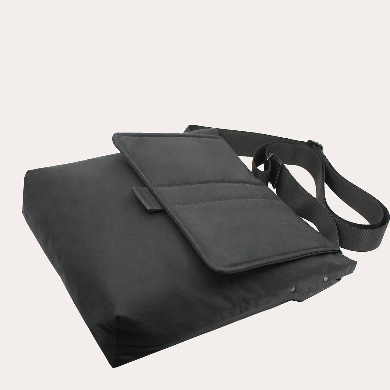 SLEVA - černá pánská taška 6 BEERS 