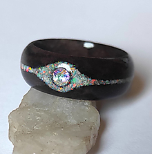 Prstene - Orechový prsteň s opálom a swarovski kryštálom - 15816136_
