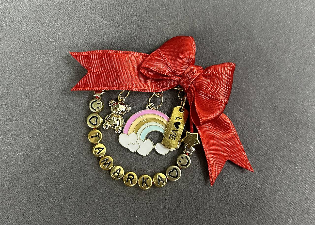 Mašlička proti urieknutiu na kočík/vajíčko s mackom, dúhou, love a menom