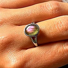 Prstene - Simple Oval Labradorite AG925 Ring / Jednoduchý prsteň s oválnym labradoritom strieborný AG925 - 15818716_