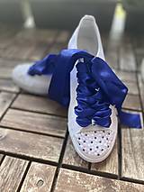 Ponožky, pančuchy, obuv - Predam biele svadobné tenisky s dotykom kráľovskej modrej. - 15822781_