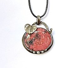 Náhrdelníky - Cínový šperk s minerálom / rodonit - 15822619_