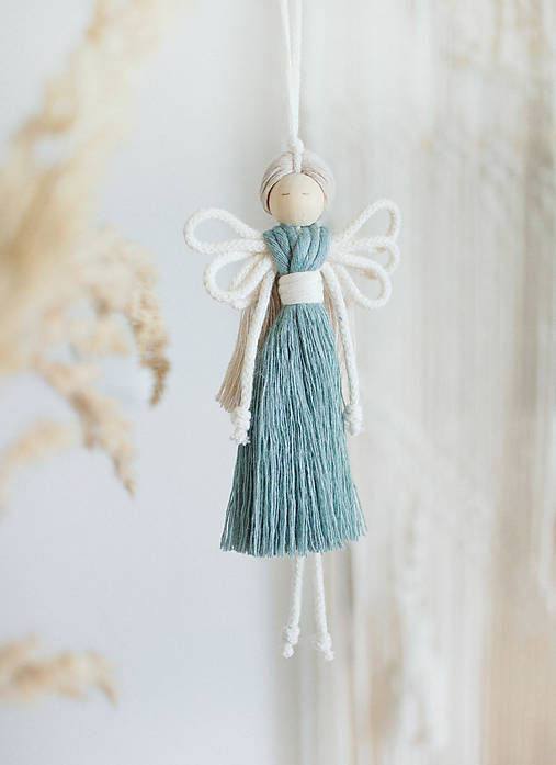 Dekorácie - makramé Anjel "s béžovými vláskami" (starozelený kabátik) - 15825018_