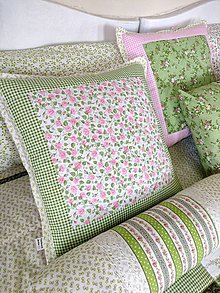 Úžitkový textil - Vankúše Zelený vidiek (ružičkový 45*45cm, skladom) - 15824875_