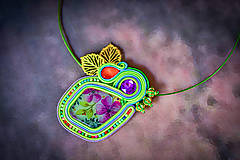 Náhrdelníky - Soutache farebný náhrdelník "Babkine kvety" - 15826324_