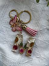 Kľúčenky - ♥ Kľúčenka s príveskom zo živice ♥ - 15833368_