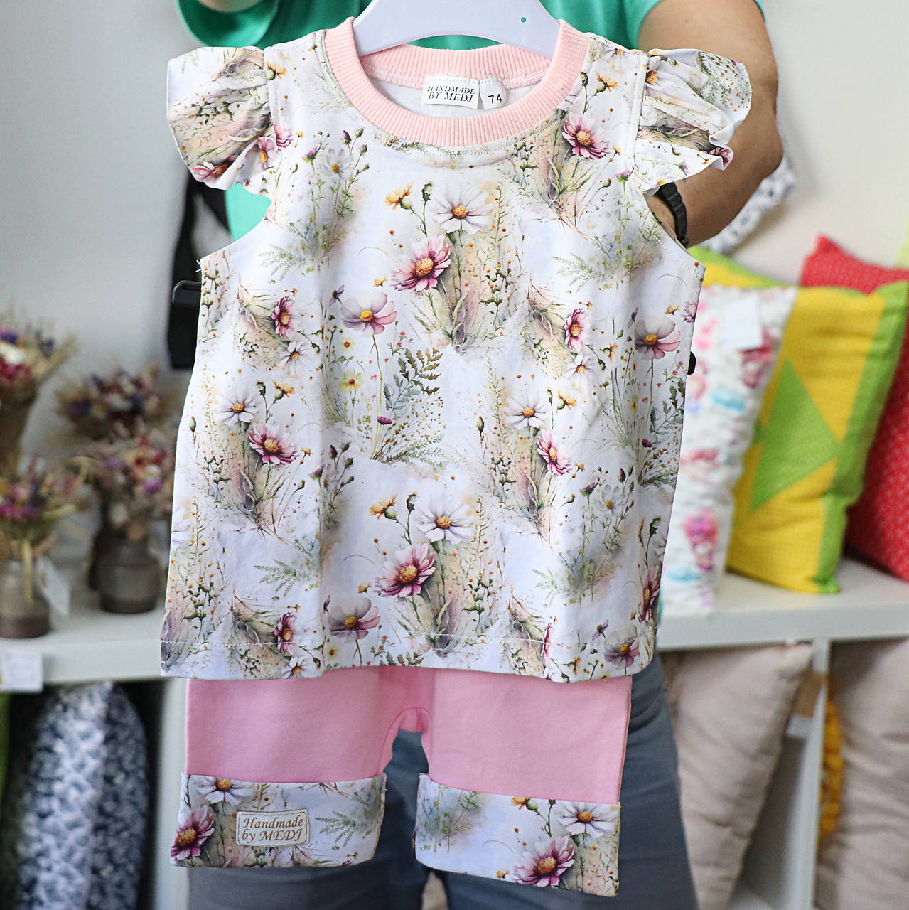 Dievčenské tričko a kraťasy s kvetmi (74)