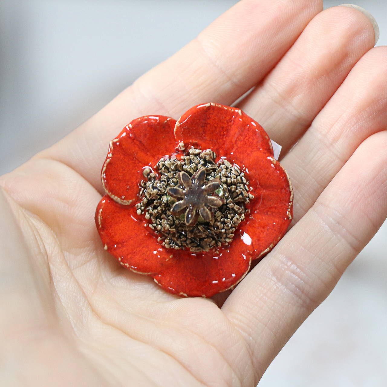 Keramická brošňa Vlčí mak