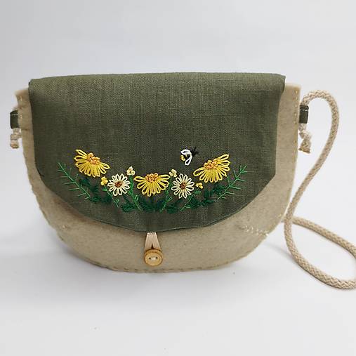 Detské tašky - Vyšívaná dievčenská kabelka (Včielka) - 15833537_