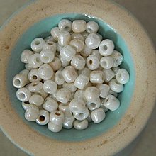 Korálky - Rokajl okrúhly 4mm s perleťou (biely do svetlohneda) - 15834414_