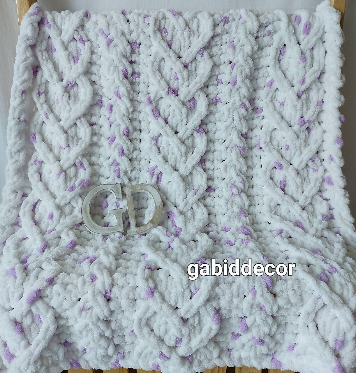 Jemnučká a ľahká deka z priadze alize puffy color (Fialkovo biela)