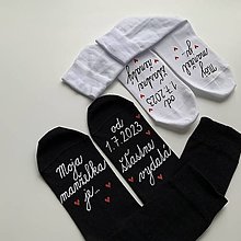 Ponožky, pančuchy, obuv - Maľované ponožky s nápisom: "Môj manžel (Moja manželka) je šťastne ženatý (vydatá)" (biele + čierne s dátumom) - 15834806_