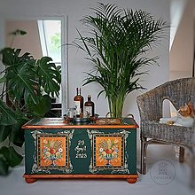 Nábytok - Ručne maľovaná truhlica z Litomyšľa (D60cm-Š40cm-V42cm) - 15838841_