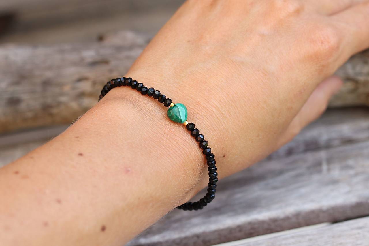 Tenký náramok - spinel, malachit
