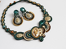 Náhrdelníky - Smaragovo-béžový šujtášový náhrdelník so Swarovski kryštálmi - 15841114_