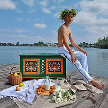 Nábytok - Ručne maľovaná truhlica z Litomyšľa (rôzne veľkosti) (XL-D80cm- Š40cm-V42cm) - 15841595_
