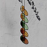 Dekorácie - Závesná dekorácia z farebného skla "OLIVE EYES" - 15841236_