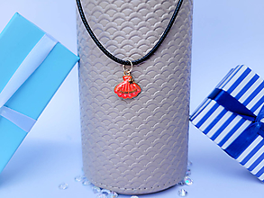 Náhrdelníky - Letný náhrdelník na koženke (Mušľa Summer) - 15843848_