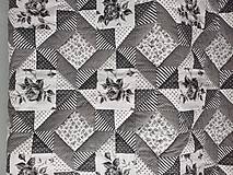 Úžitkový textil - Ružičkatý patchworkový prehoz - 15846686_