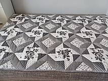 Úžitkový textil - Ružičkatý patchworkový prehoz - 15846693_
