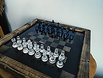 Iné - Unikátna šachová súprava z dreva a epoxidu - 15846649_