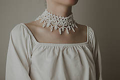 Emese / biely korálkový svadobný náhrdelník inšpirovaný folklórom / chirurgická oceľ