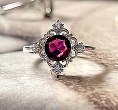Prstene - Elegant Garnet Rhodolite Zircone Ring Ag925 / Strieborný prsteň s granátom a zirkonikmi - 15850268_