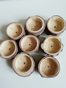 Svietidlá a sviečky - Okatý drevený svietnik prírodný (v1 - priemer 5,5 cm, výška 2,5 - 3 cm) - 15849600_