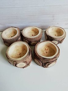 Svietidlá a sviečky - Okatý drevený svietnik prírodný (v2 - priemer cca 5,5 cm, výška 3 - 3, 5cm) - 15849611_