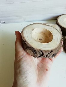 Svietidlá a sviečky - Okatý drevený svietnik prírodný (v7 - priemer  7 - 8 cm, výška 2,5 - 3 cm) - 15849636_