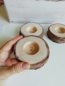 Svietidlá a sviečky - Okatý drevený svietnik prírodný (v10 - bez očí - priemer 9 cm, výška 3 cm) - 15849656_