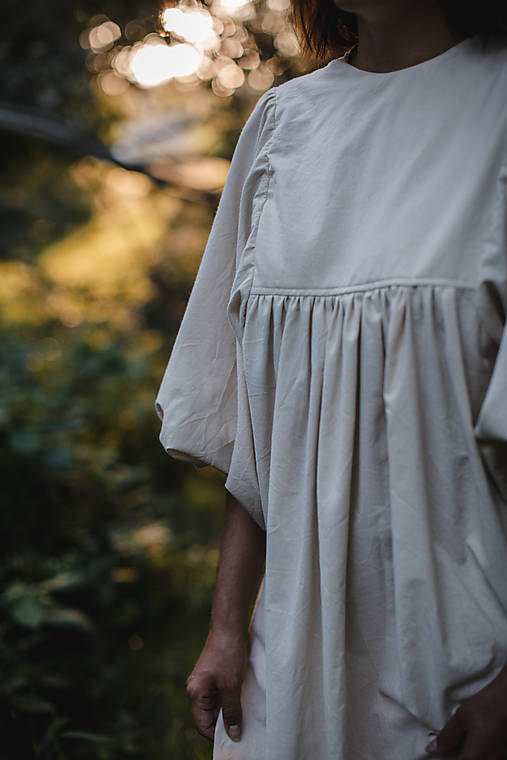 Minimalistické šaty z bavlny - béžové