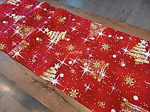 Úžitkový textil - Vianočný červený obrus so stromčekom a hviezdičkami - 15853892_