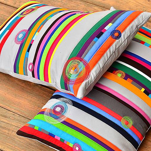 Úžitkový textil - Patchworkový polštář – pruhovaná šedá myš - 15857649_