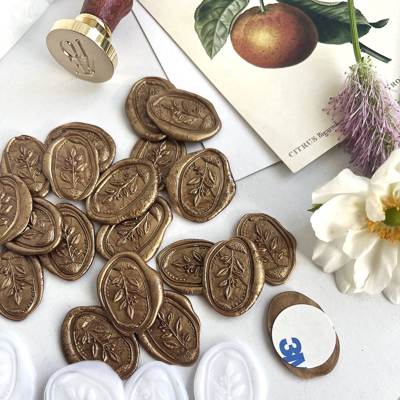 hotová samolepiaca pečať Oválna kvetinka