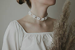 Fanni / biely nielen svadobný náhrdelník s kvetmi z korálok / sedmokráskový náhrdelník / chirurgická oceľ